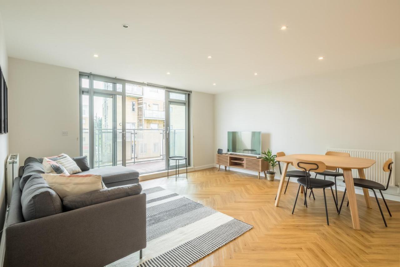 Executive 2Br Apartment Next To Station + Parking CBG Exterior foto