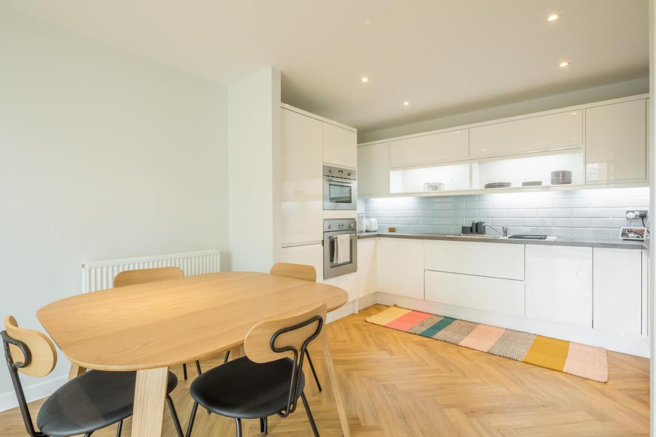 Executive 2Br Apartment Next To Station + Parking CBG Exterior foto