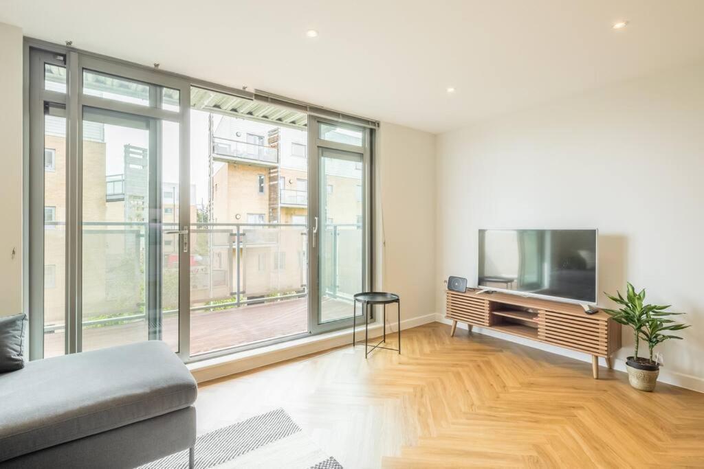 Executive 2Br Apartment Next To Station + Parking CBG Exterior foto